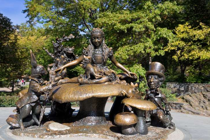 Statue of Alice in Wonderland